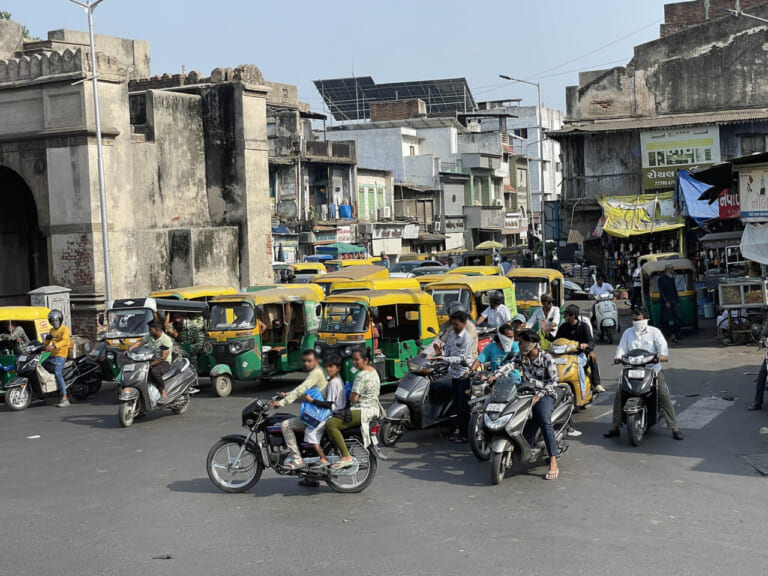 町中|【1日で最大16万台を売る?! 】脅威のバイク巨大市場「インド」でホンダ 二輪車生産5億台記念式典に参加してきた
