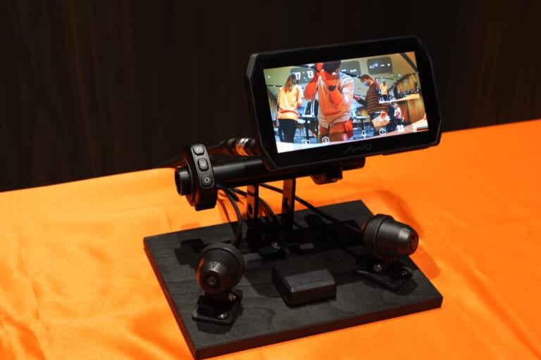 2輪用スマートモニター付きドラレコ「Mio MiVue MK50」デイトナ