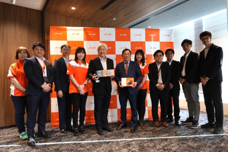2輪用スマートモニター付きドラレコ「Mio MiVue MK50」デイトナ
