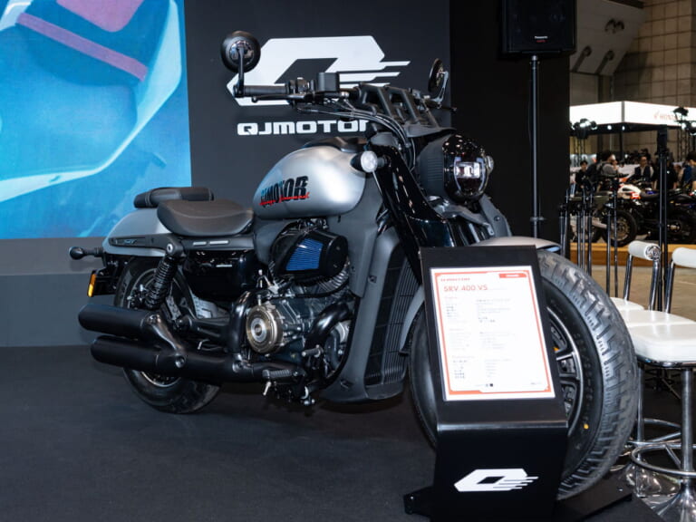 QJMOTOR SRV 400 VS｜400ccクラスのVツインクルーザー！ QJMOTOR「SRV400VS」7月より入荷、シート高734mmで77万8000円