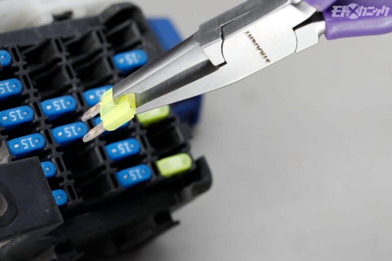 ヒューズプライヤー|ストレート｜[バイクメンテDIY] 使えば分かる納得の機能性。特定の作業に最適化した工具×5選〈ストレート〉