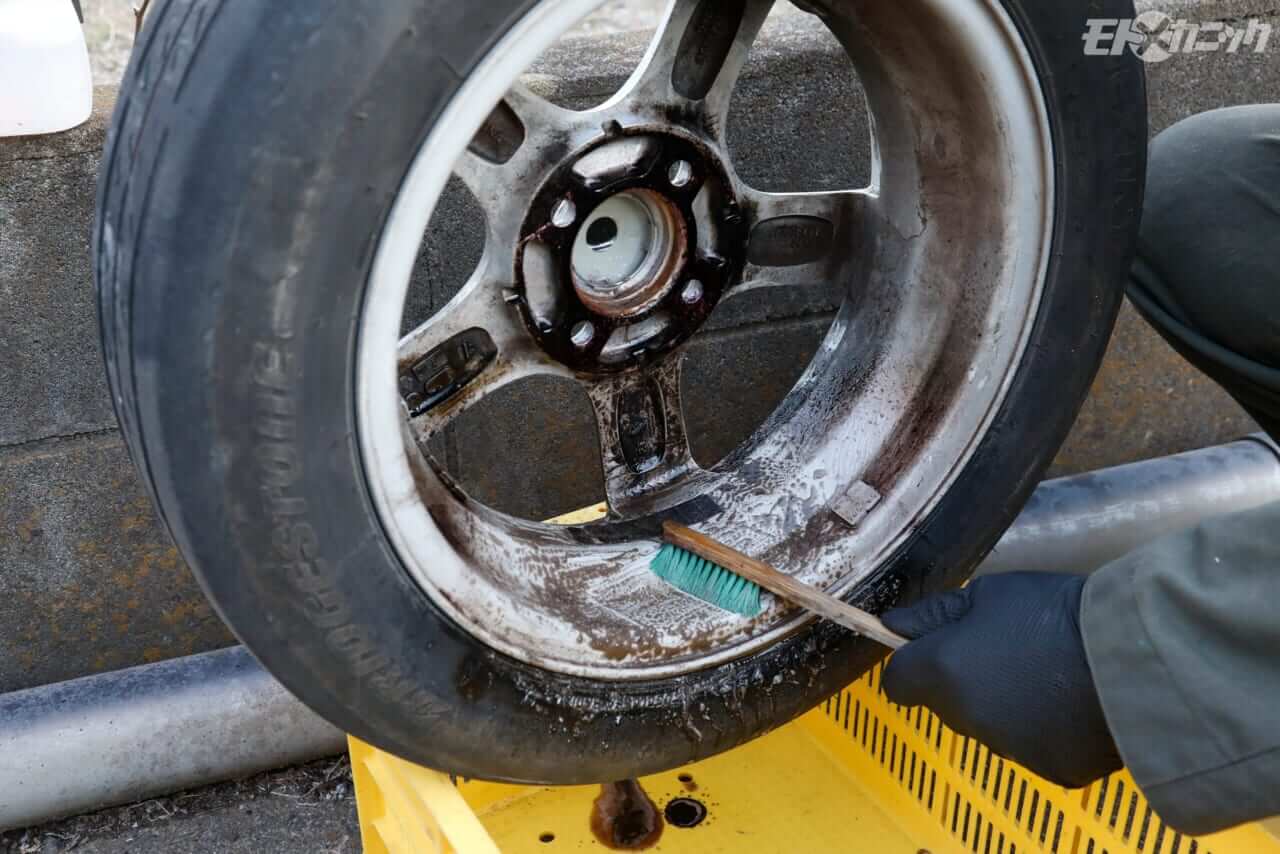｜[メンテナンスDIY] ホイールの汚れがキレイに! 効果抜群のブレーキダストリムーバー〈ラスメルト〉