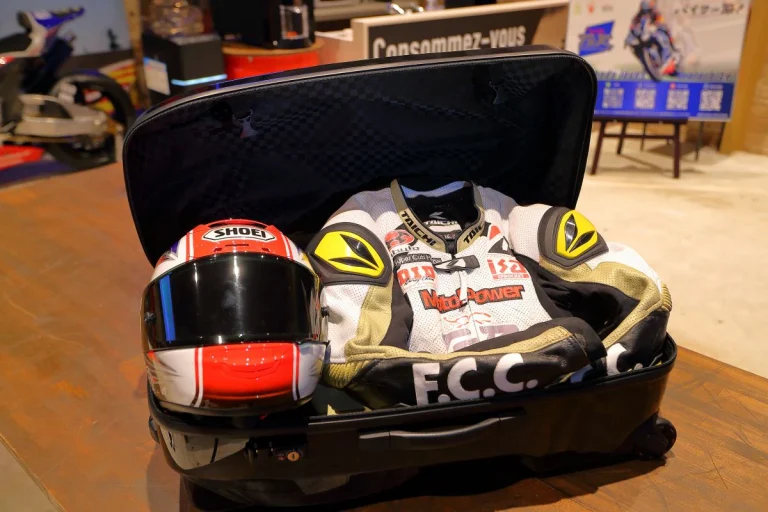 PROTEXとTSR コラボレーションモデルのモータースポーツ対応トラベルキャリー