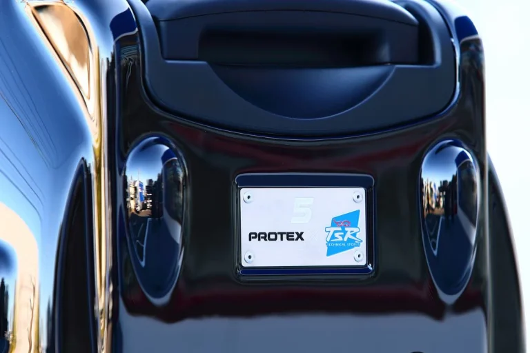 PROTEXとTSR コラボレーションモデルのモータースポーツ対応トラベルキャリー