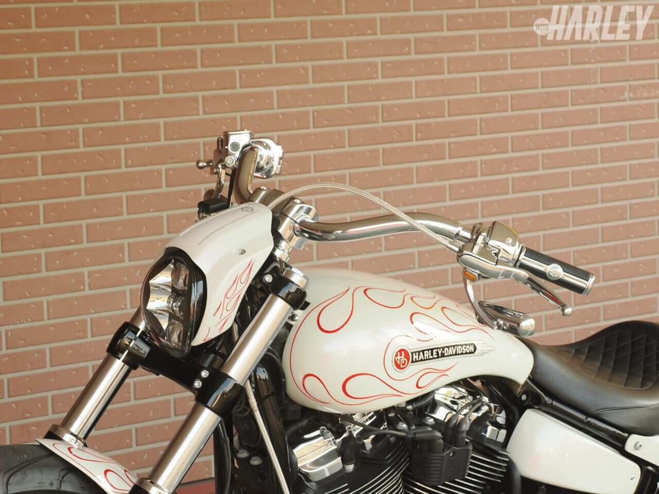 ｜[ハーレーカスタム] 2018 FXBRSブレイクアウト114：流麗なシルエットをさらに際立たせた〈ワタナベモータース〉