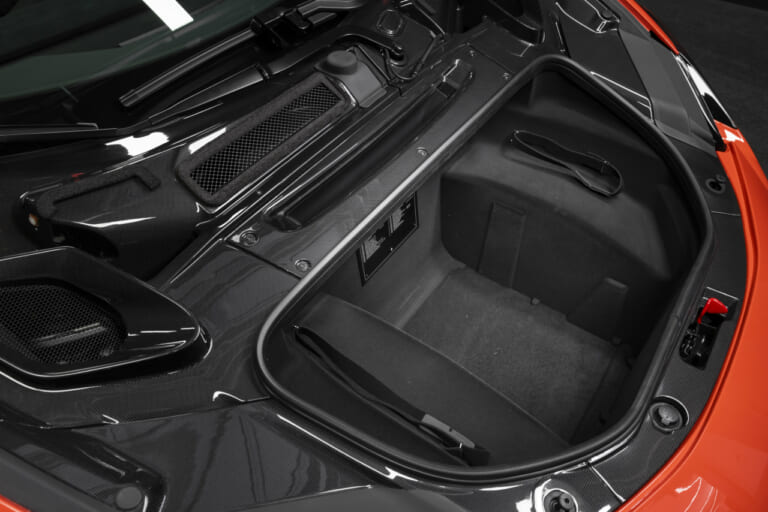 フェラーリ 296 スペチアーレ A|【最高速330km/h超】フェラーリ 296 スペチアーレ徹底解説! サーキット直系エアロ×880馬力ハイブリッドの全貌