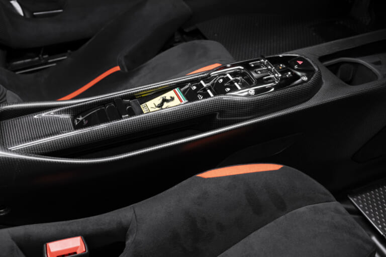 フェラーリ 296 スペチアーレ A|【最高速330km/h超】フェラーリ 296 スペチアーレ徹底解説! サーキット直系エアロ×880馬力ハイブリッドの全貌