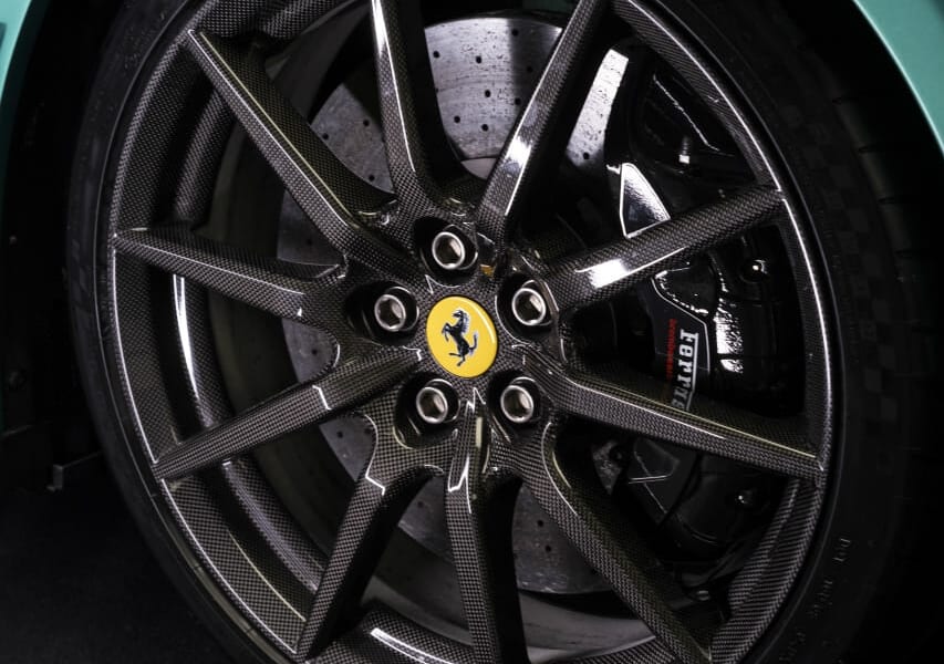 |【最高速330km/h超】フェラーリ 296 スペチアーレ徹底解説! サーキット直系エアロ×880馬力ハイブリッドの全貌