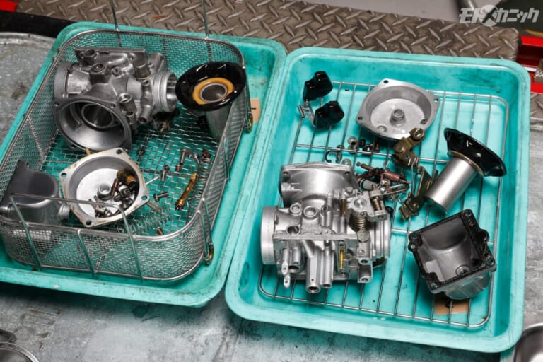 ワイズギア｜ヤマルーブ・スーパーキャブレタークリーナー｜超音波洗浄後｜[旧車バイクDIYメンテ] 4連キャブ清掃は効率良くケミカルで洗浄〈ヤマルーブ・スーパーキャブレタークリーナー〉