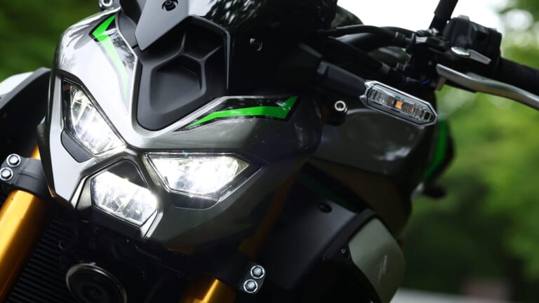 Z900 SE＆Ninja 1100SX/SE｜「直4しか認めねえ」1970〜80年代直4カワサキイズムを大特集【ヤングマシン電子版8月号6/24公開】【完全無料】