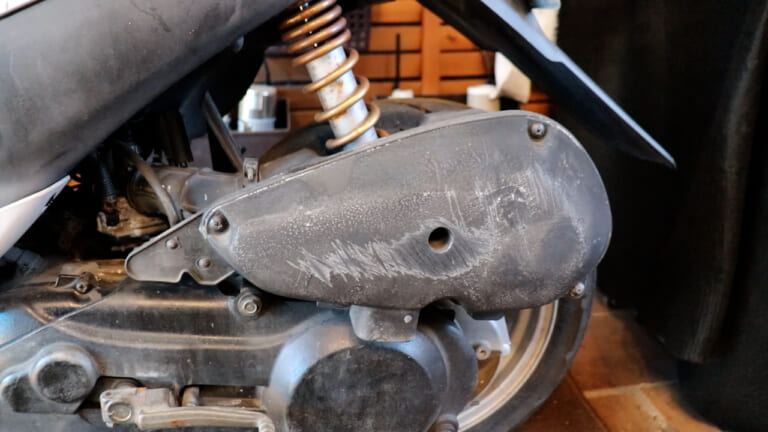 SUZUKI ZZ|【実録バイク修理】古いスクーターのエンジン不動! 予想外すぎる原因は独特の構造にあった