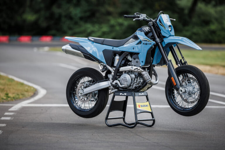 欧州仕様DR-Z4SM｜スズキ新型「DR-Z4S」「DR-Z4SM」の英国価格が判明！ 100万円超えは必至か……
