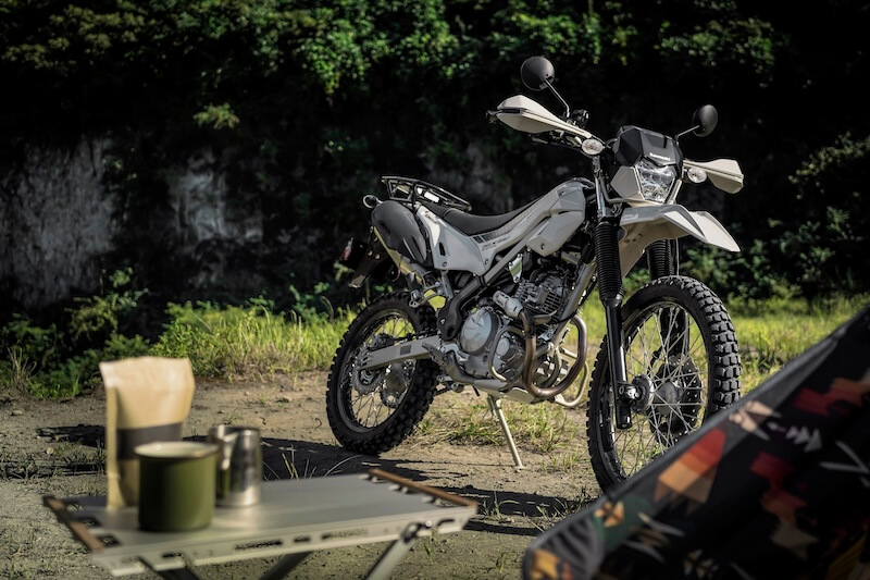 カワサキKLX230シェルパ(2025モデル)｜カワサキプラザ「SHERPA LIFE スタートキャンペーン」実施中!