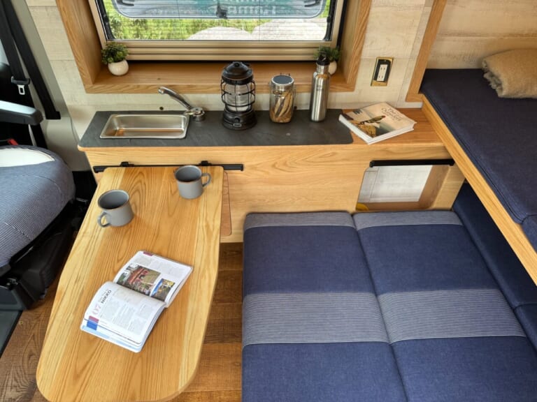 VANLIFEインテリア｜老舗トイファクトリーの「最強旅キャンパー」が借りられる! 【新レンタカーサービス】東京エリアにも拡大