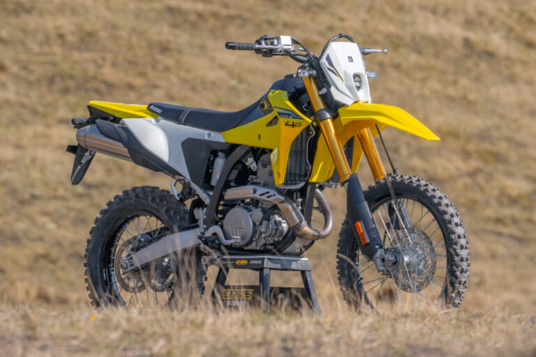 欧州仕様DR-Z4S｜スズキ新型「DR-Z4S」「DR-Z4SM」の英国価格が判明！ 100万円超えは必至か……