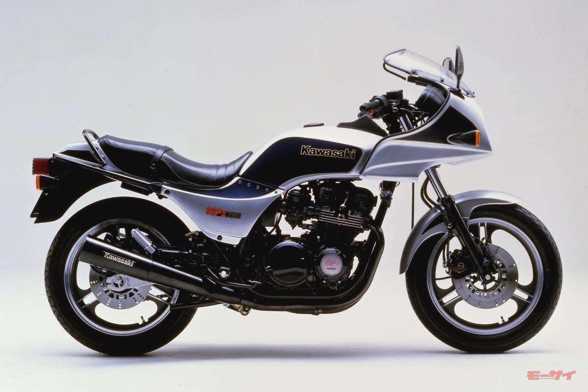 ｜「両方乗ったことある人いる？」Z650（1976）vs ゼファー750（2006）カワサキ伝統の空冷4発「ザッパー」その原点と最終形を比較試乗