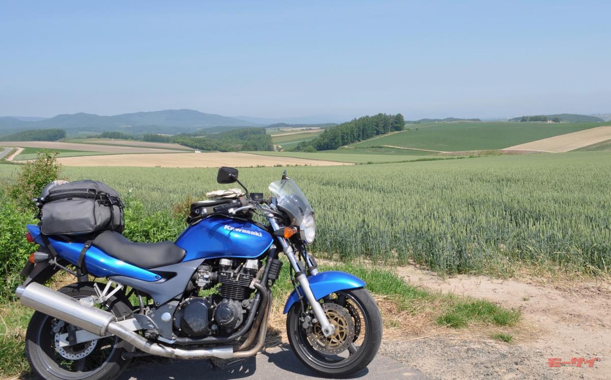 ｜「両方乗ったことある人いる？」Z650（1976）vs ゼファー750（2006）カワサキ伝統の空冷4発「ザッパー」その原点と最終形を比較試乗