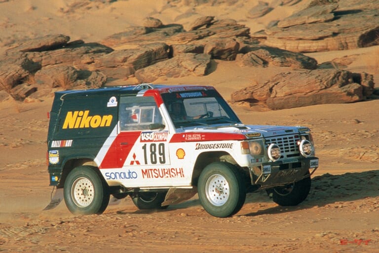 「三菱・パジェロ」1985年ダカールラリー参戦車｜「どこから違反？ 迷惑？」アドベンチャーバイクやSUVに似合う「フォグランプ」の本来の役割とは