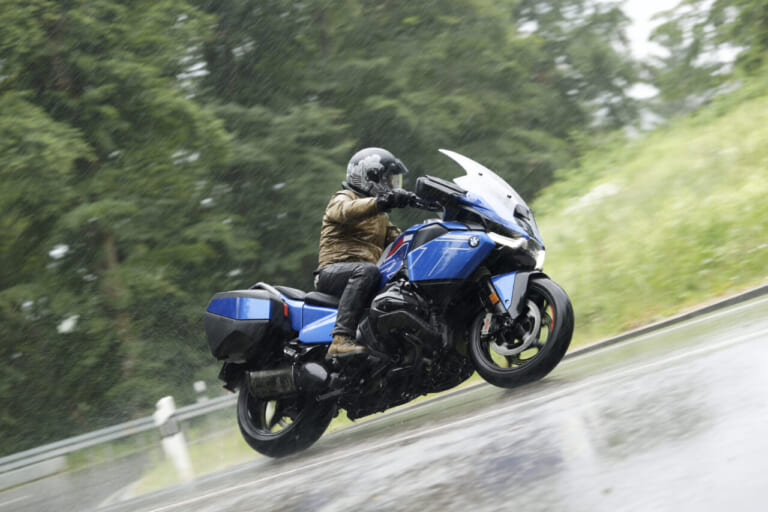 BMW R1300RT｜【BMW R1300RT/R1300R】すべての水冷ボクサーが1300ccの新世代に〈BMW Motorrad国際試乗会〉