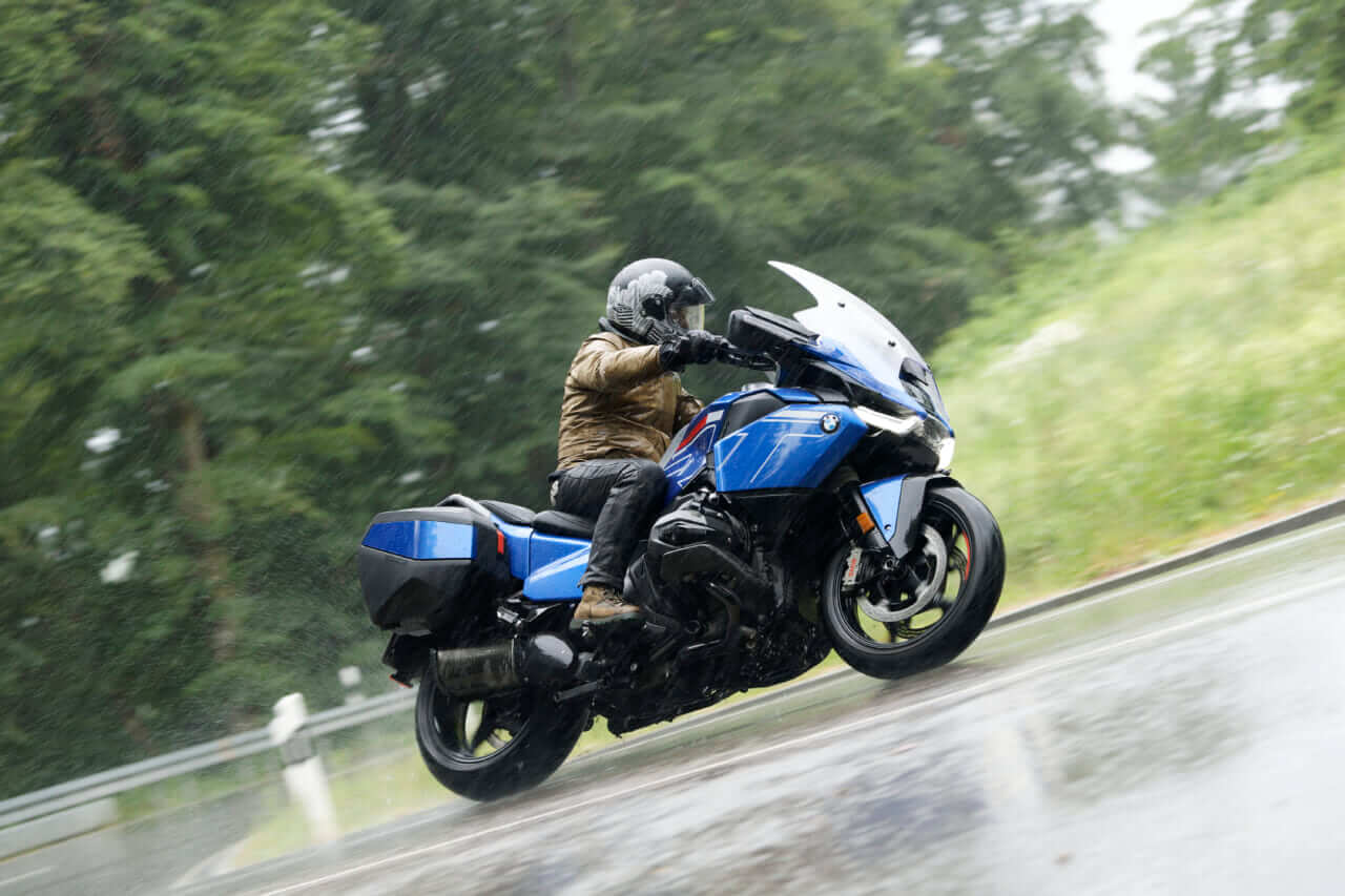 BMW R1300RT｜【BMW R1300RT/R1300R】すべての水冷ボクサーが1300ccの新世代に〈BMW Motorrad国際試乗会〉