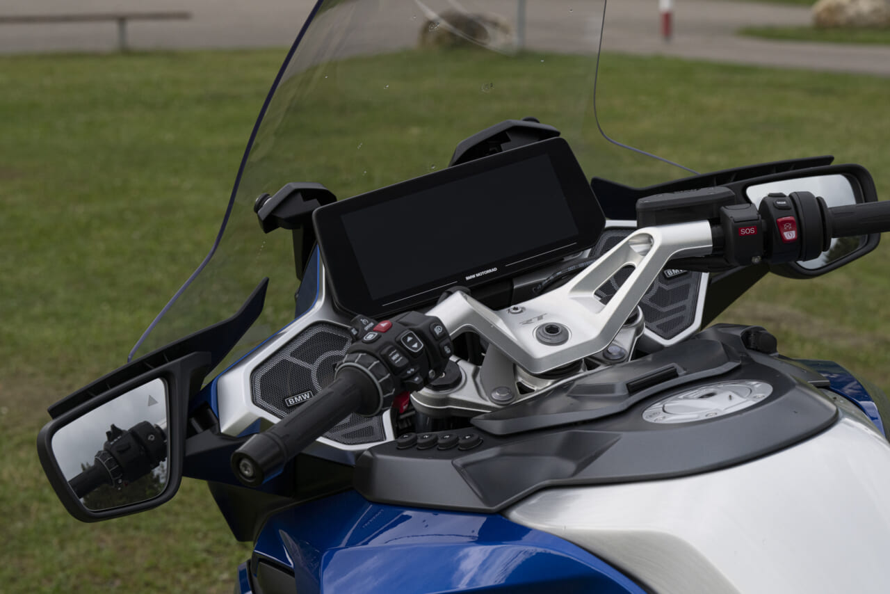 BMW R1300RT｜【BMW R1300RT/R1300R】すべての水冷ボクサーが1300ccの新世代に〈BMW Motorrad国際試乗会〉