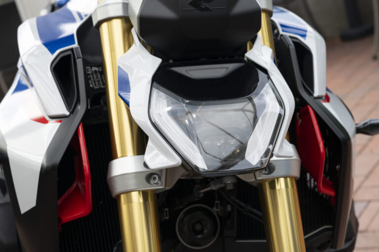 BMW R1300R｜【BMW R1300RT/R1300R】すべての水冷ボクサーが1300ccの新世代に〈BMW Motorrad国際試乗会〉
