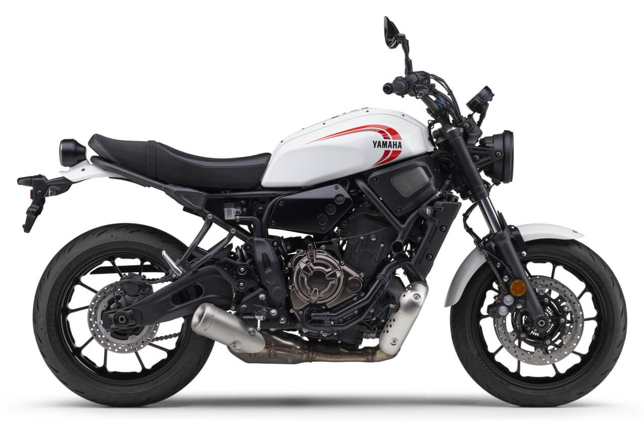 ｜ヤマハ「XSR700」2025年モデル発売！ レトロな白×赤とスポーティな青を新採用