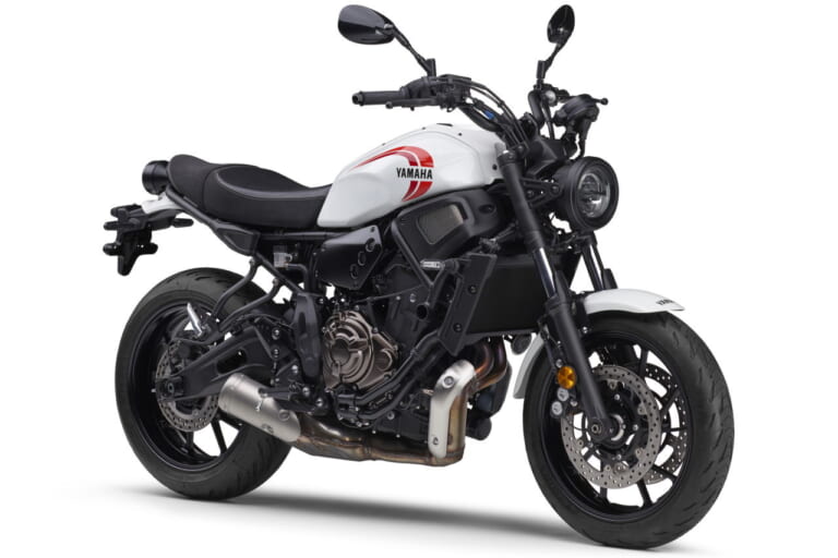 ヤマハ｜XSR700｜2025年モデル｜ヤマハ「XSR700」2025年モデル発売！ レトロな白×赤とスポーティな青を新採用