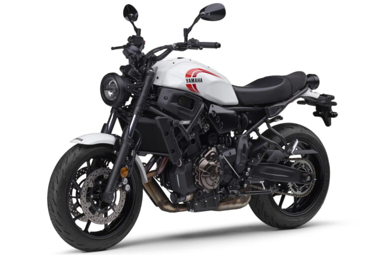 ヤマハ｜XSR700｜2025年モデル｜ヤマハ「XSR700」2025年モデル発売！ レトロな白×赤とスポーティな青を新採用
