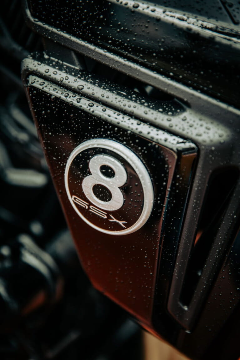 スズキ|GSX-8TT|2025年モデル|輸出仕様|【速報】スズキ新型車「GSX-8T / GSX-8TT」登場!! 昭和のロードスター/ロードレーサーをオマージュした本気のネオクラシック