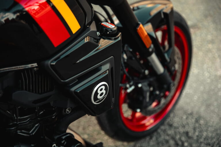 スズキ｜GSX-8TT｜輸出仕様｜2025年モデル｜【速報】スズキ新型車「GSX-8T / GSX-8TT」登場!! 昭和のロードスター/ロードレーサーをオマージュした本気のネオクラシック