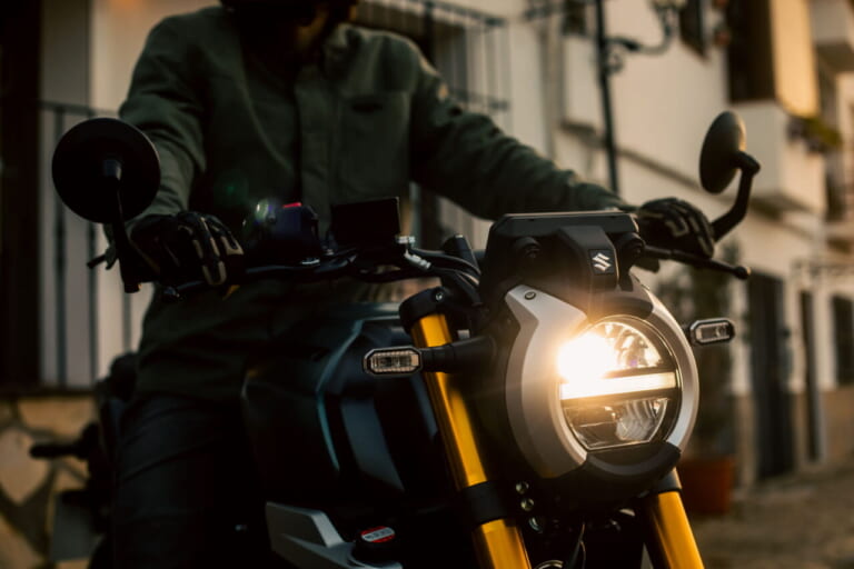 スズキ|GSX-8T|輸出仕様|2025年モデル|【速報】スズキ新型車「GSX-8T / GSX-8TT」登場!! 昭和のロードスター/ロードレーサーをオマージュした本気のネオクラシック