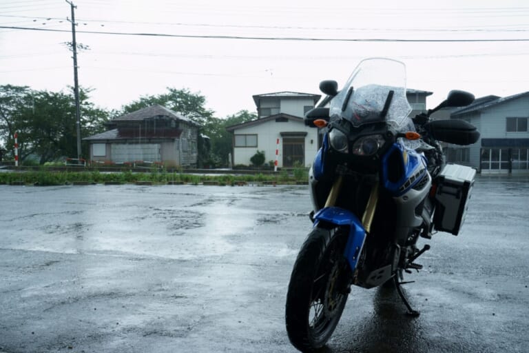 避けては通れない横断歩道の白線。滑りやすいのはなぜ? 滑りにくくする対策は進んでる?|避けては通れない横断歩道の白線。滑りやすいのはなぜ? 滑りにくくする対策は進んでる?