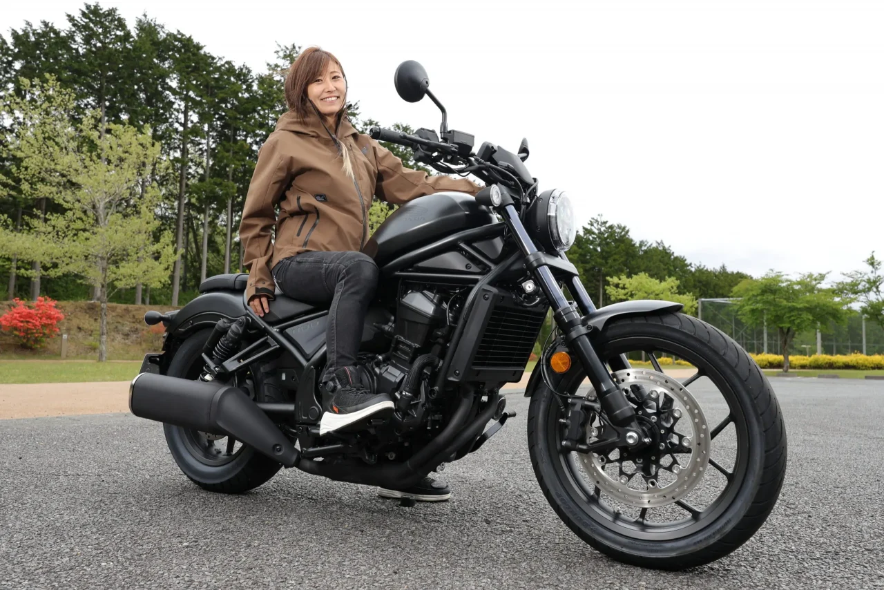 ｜レーシング女子・岡崎静夏、Honda Rebel 1100に乗る「熟成で手強さが消えた、扱える大型クルーザー」
