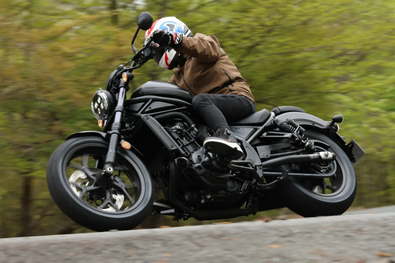 ホンダ レブル1100×岡崎静夏｜レーシング女子・岡崎静夏、Honda Rebel 1100に乗る「熟成で手強さが消えた、扱える大型クルーザー」