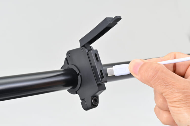 DAYTONA スレンダーUSB Type-C+Type-C|旧車はもちろん新車にもおすすめ! デイトナから多様なデバイスに対応するバイク専用USB電源4種が登場