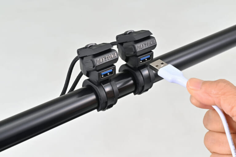 DAYTONA バイク専用USB電源 Type-A+Type-A｜旧車はもちろん新車にもおすすめ! デイトナから多様なデバイスに対応するバイク専用USB電源4種が登場