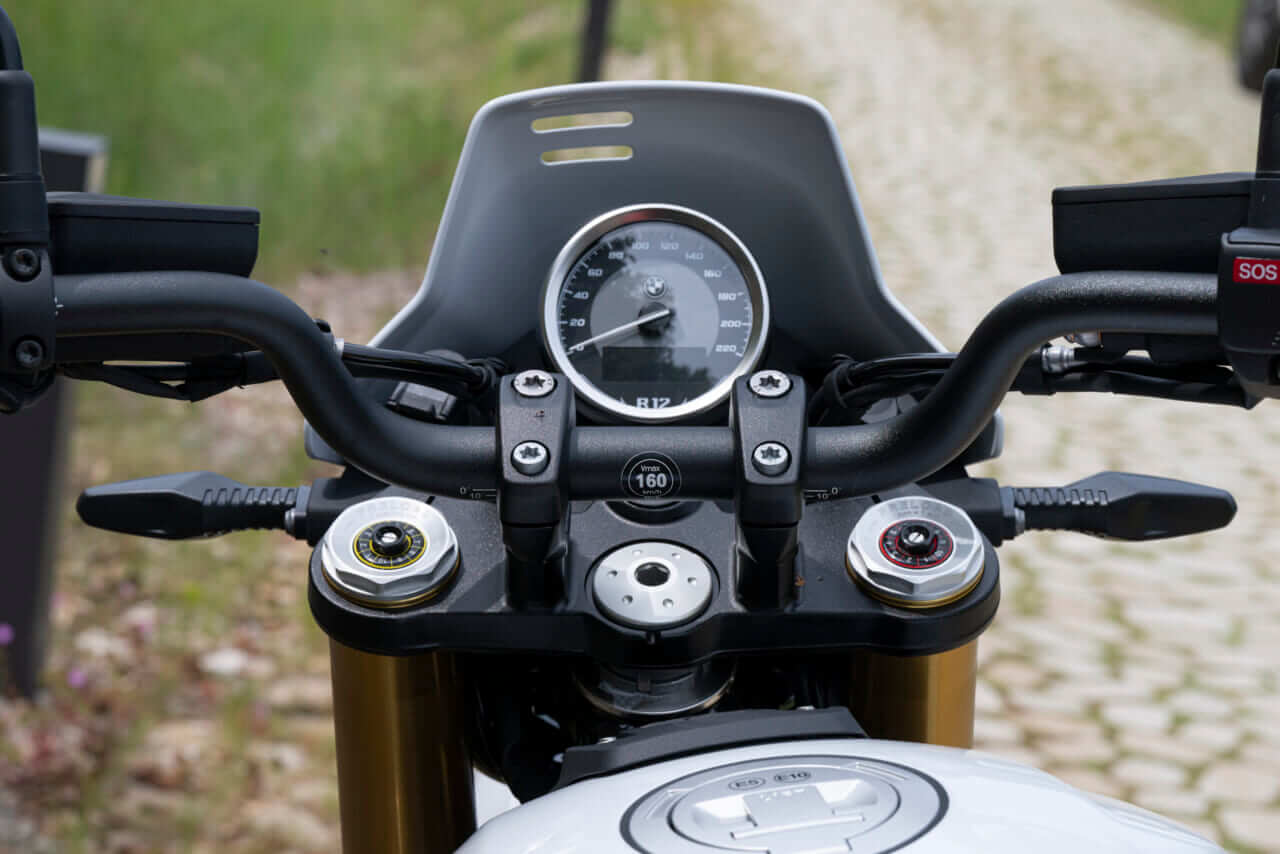 ｜【BMW R12G/S】オフ走行を見越した専用フレームを搭載〈BMW Motorrad国際試乗会〉