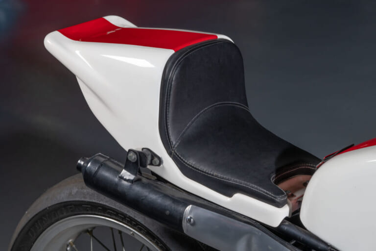 YZR風のカラーリング|約1400万円! 伝説のモンスターマシン「ヤマハTZ750」デイトナ優勝車がオークションに登場