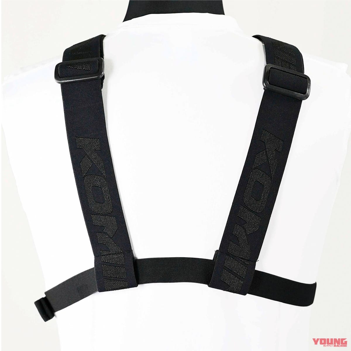 KOMINE KK-908 3D ドライカーボンチェストプロテクター|1mm厚なのに斧で叩いても人は無傷!? 耐久性と利便性が革新的なコミネ「3Dドライカーボンチェストプロテクター」