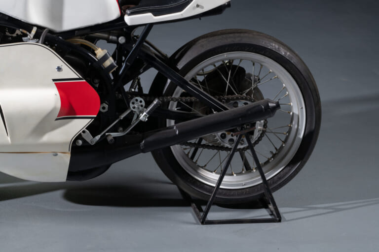 ホイールベース｜約1400万円! 伝説のモンスターマシン「ヤマハTZ750」デイトナ優勝車がオークションに登場