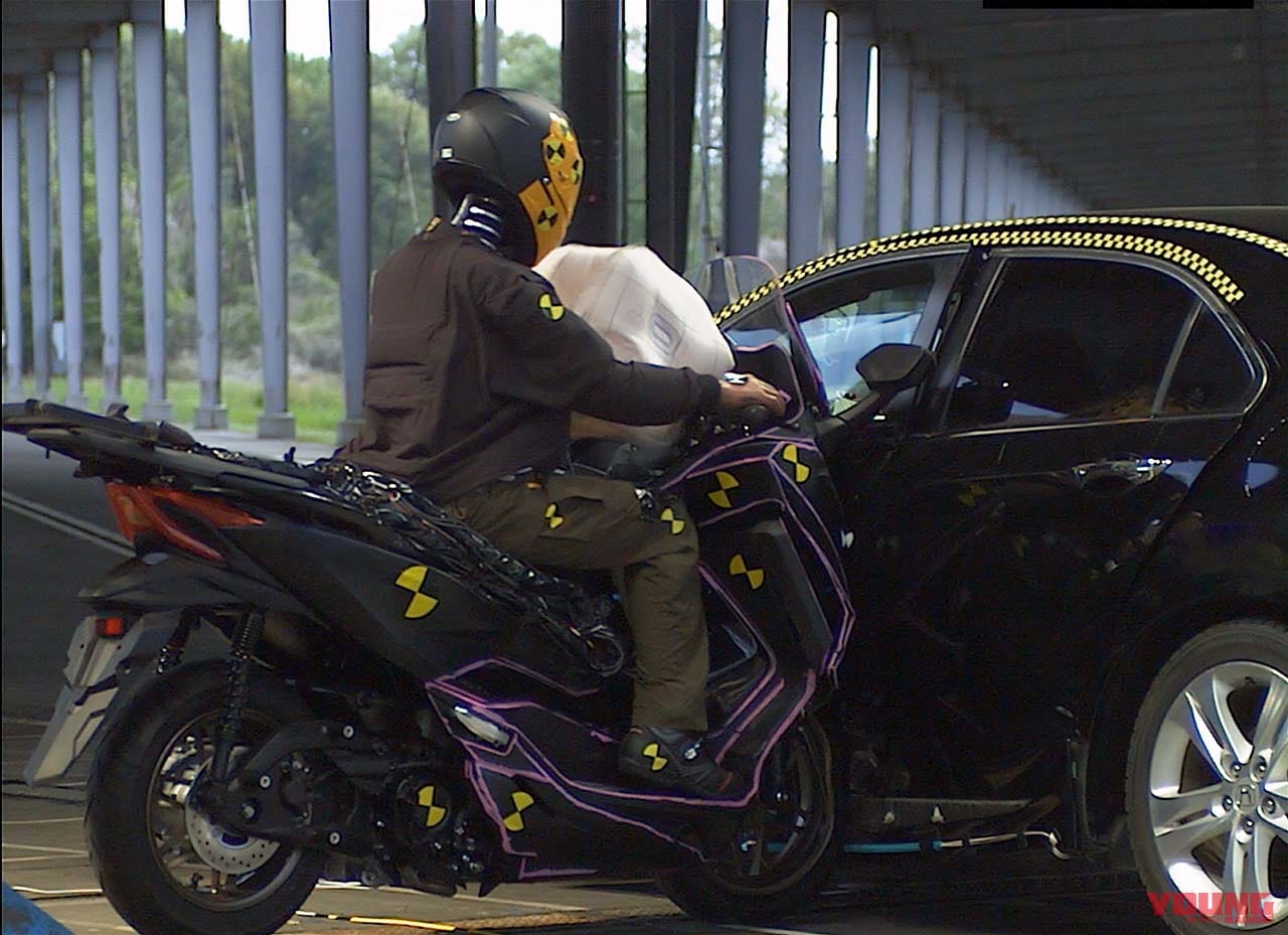 豊田合成|エアバッグ試験|四輪パーツメーカーの豊田合成が二輪車用エアバッグの衝突試験を実施!……〈多事走論〉from Nom