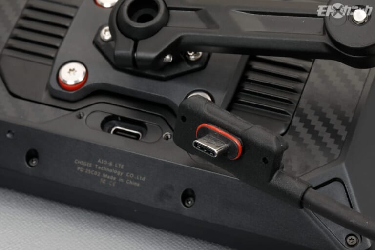 AKEEYO｜AIO-6LTE｜電源プラグ｜スマートフォン連動マップ機能や、4G通信機能で愛車の位置情報を確認できる革新的スマートモニター〈AKEEYO AIO-6LTE〉