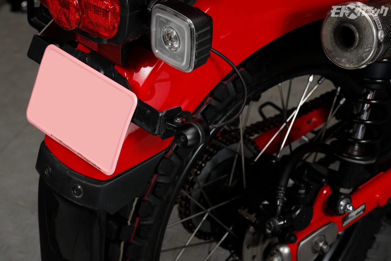 AKEEYO｜AIO-6LTE｜後カメラ｜スマートフォン連動マップ機能や、4G通信機能で愛車の位置情報を確認できる革新的スマートモニター〈AKEEYO AIO-6LTE〉