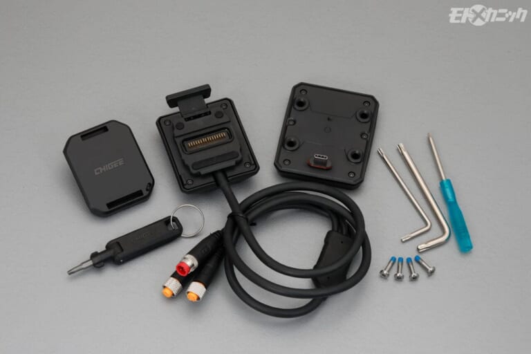 AKEEYO｜AIO-6LTE｜付属マウント｜スマートフォン連動マップ機能や、4G通信機能で愛車の位置情報を確認できる革新的スマートモニター〈AKEEYO AIO-6LTE〉