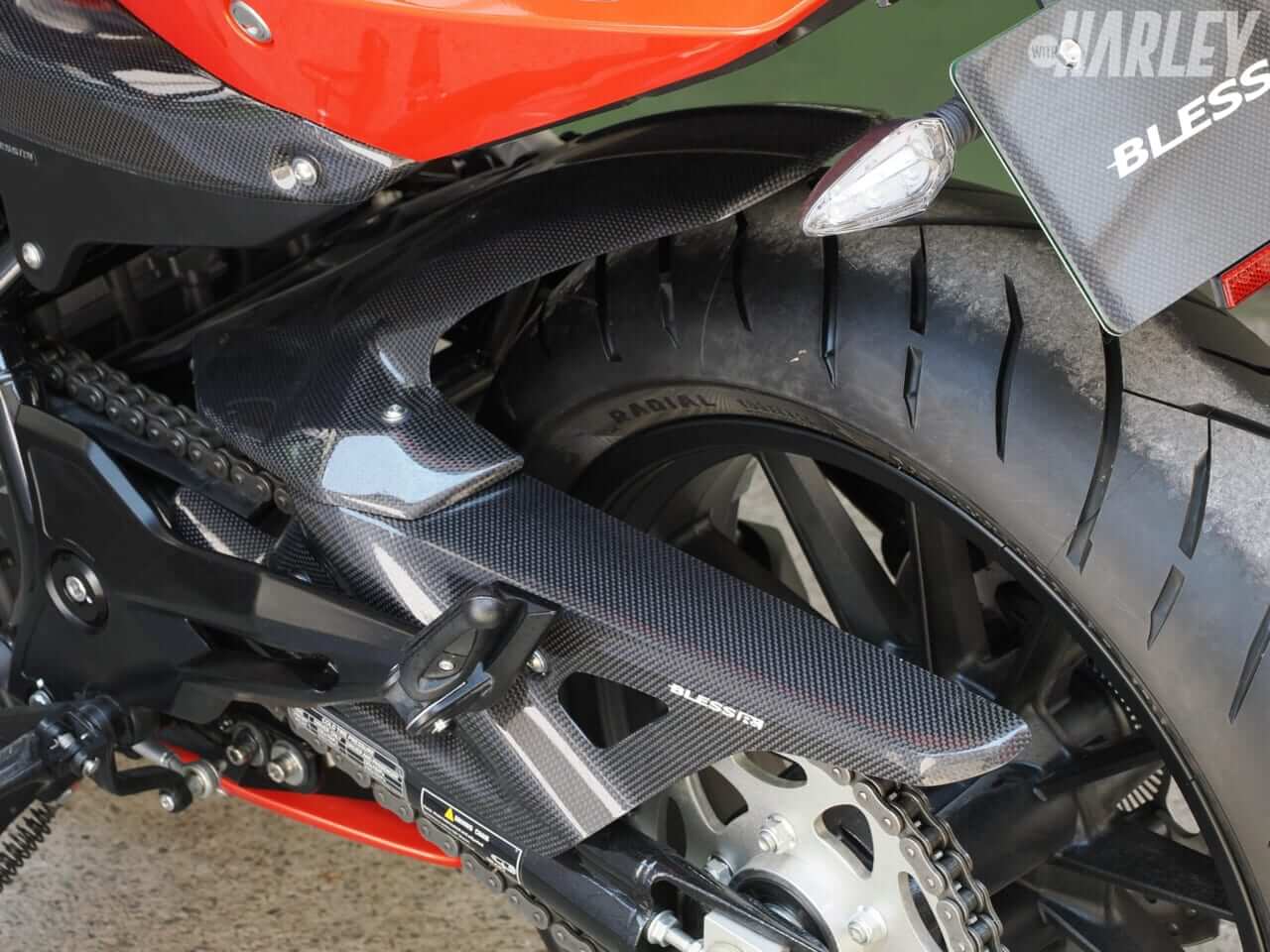 ｜[ハーレーカスタム] カーボン外装をまとったユーロピアンムードのX350〈BLESS CREATION〉