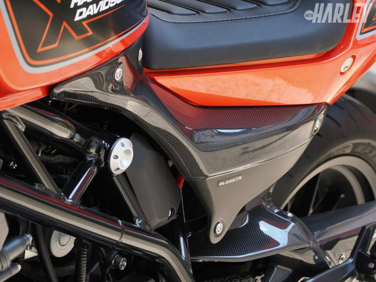 ｜[ハーレーカスタム] カーボン外装をまとったユーロピアンムードのX350〈BLESS CREATION〉