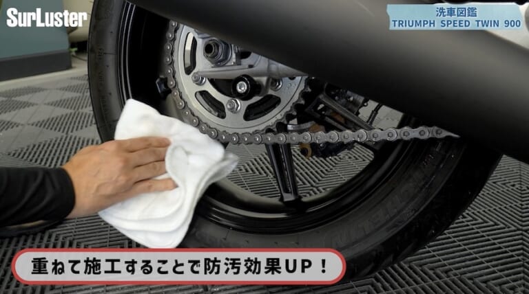 シュアラスター洗車図鑑｜トライアンフスピードツイン900｜【洗車図鑑】車種別バイクの洗い方教えます：伝統のバーチカルツインエンジン搭載・トライアンフ スピードツイン900編