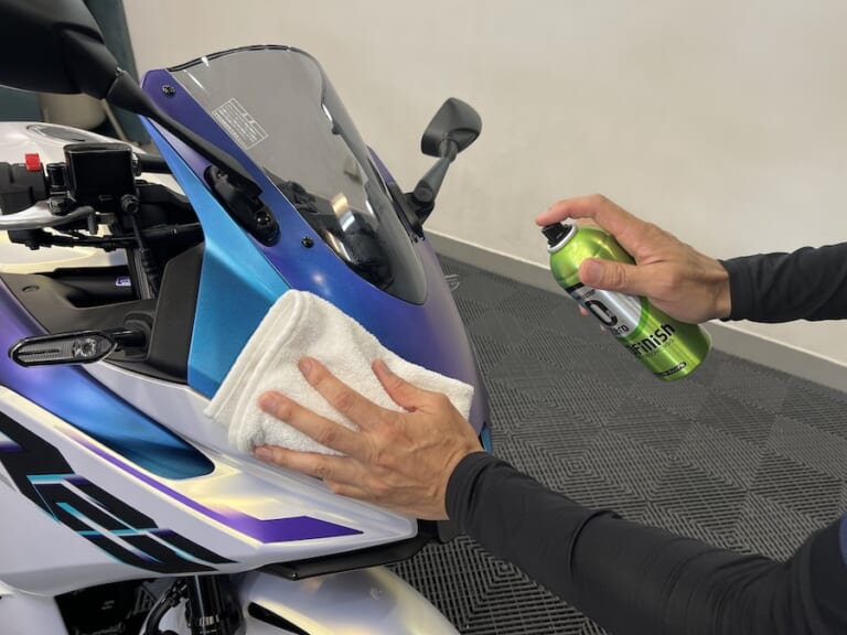 シュアラスター洗車図鑑｜YZF-R25｜洗車図鑑【車種別バイクの洗い方教えます】美しいマットカラーが映える、ヤマハYZF-R25[2025] 編