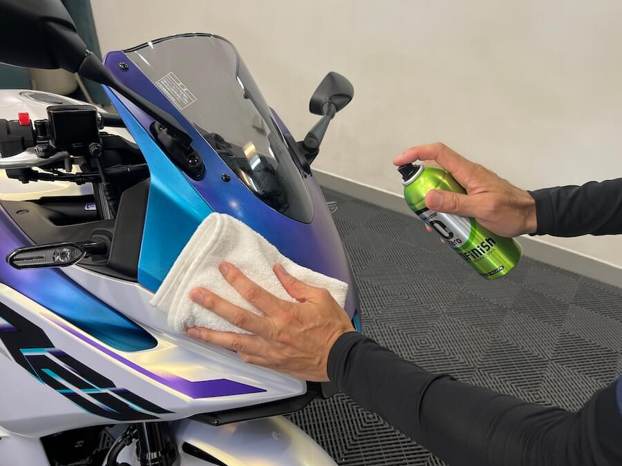 シュアラスター洗車図鑑｜YZF-R25｜洗車図鑑【車種別バイクの洗い方教えます】美しいマットカラーが映える、ヤマハYZF-R25[2025] 編